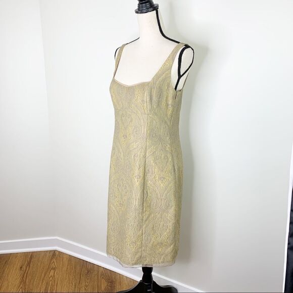 Tahari Scoop Neck Sleeveless Gold Brocade Sheath Dress w/Organza Trim NWOT Sz 10 - Picture 4 of 16